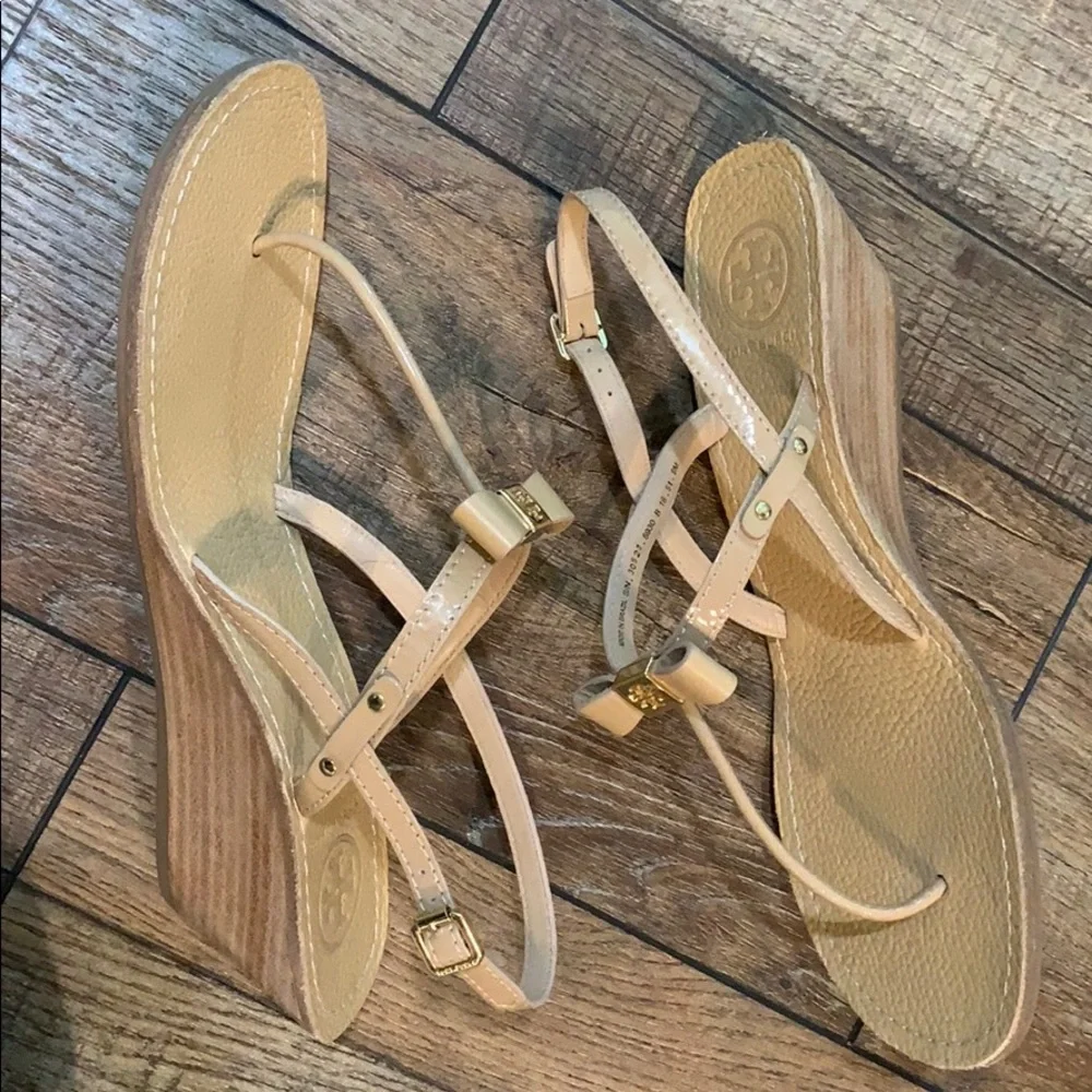 Tory Burch Beige Bow T-Strap Sandal with Gold Logo
